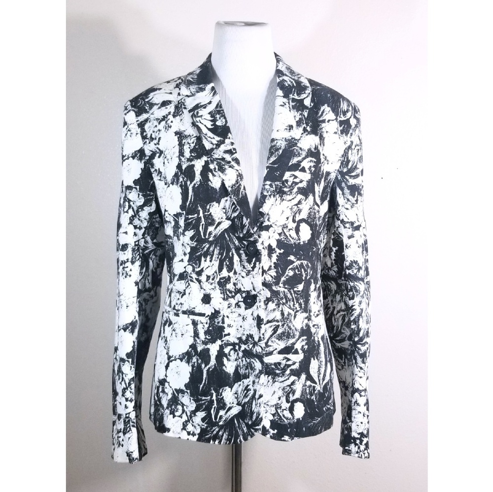 NWT Chelsea & Violet Black and White Floral Blazer